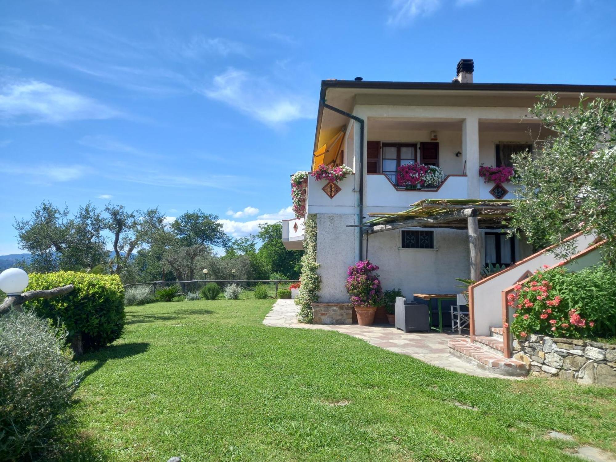 Il Colle Della Brina Hotell Sarzana Eksteriør bilde
