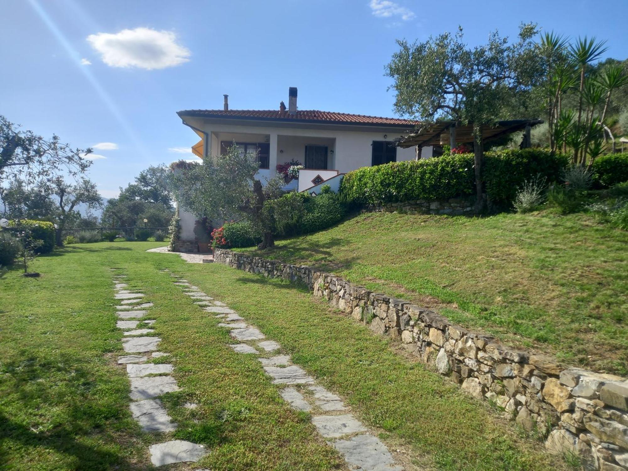 Il Colle Della Brina Hotell Sarzana Eksteriør bilde